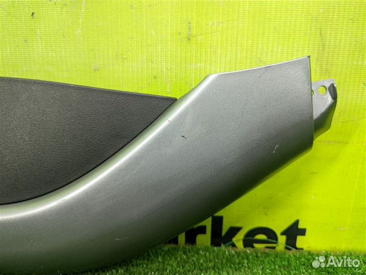 Накладка консоли между сидений передняя правая