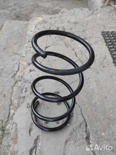 Пружина передняя