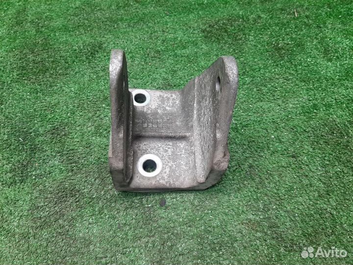 Кронштейн опоры двс задней Mitsubishi Grandis 2008
