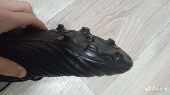 Футбольные бутсы