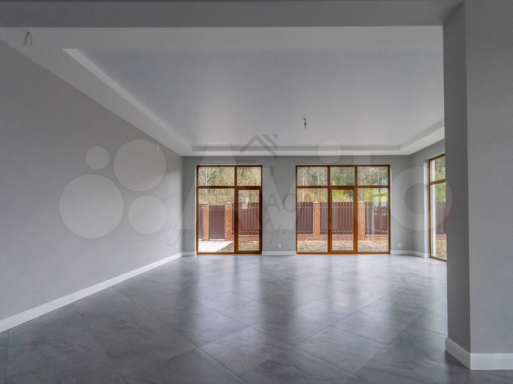 Дом 285 м² на участке 12,5 сот.