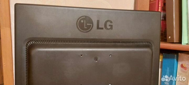 Монитор LG 19