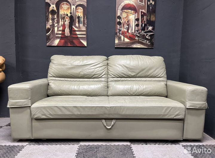 Кожаный диван