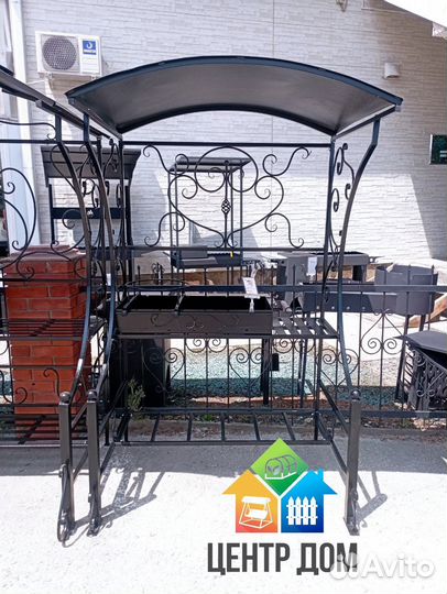 Кованый мангал с крышей