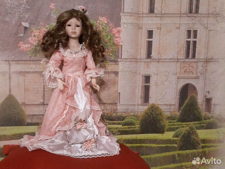 Кукла фарфоровая 40 см