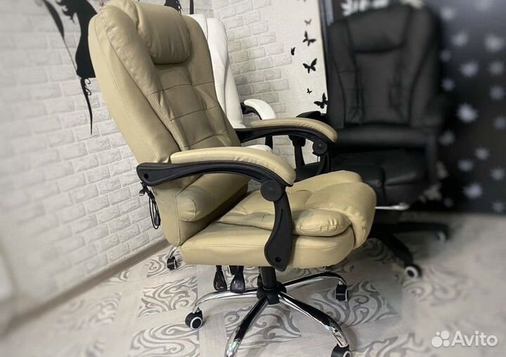 Офисное кресло руководителя с подножкой