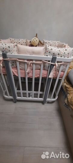 Детская кроватка с продольным маятником