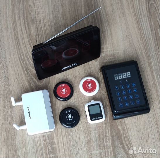 Кнопки вызова официанта с часами в оссортименте