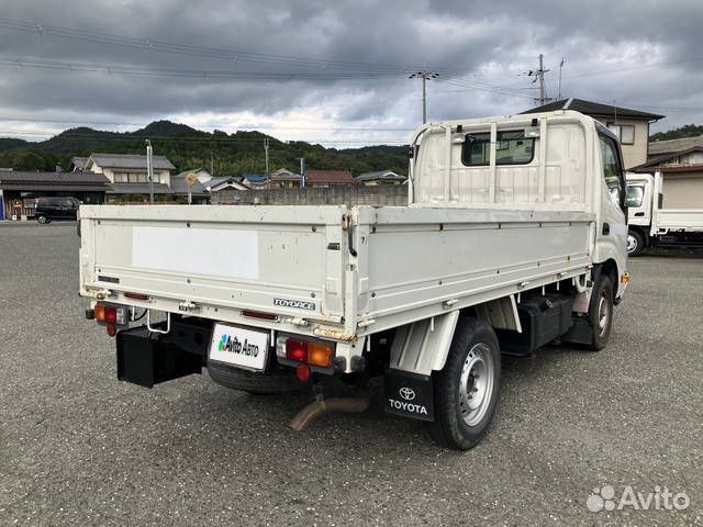 Бортовой грузовик Toyota Dyna, 2016