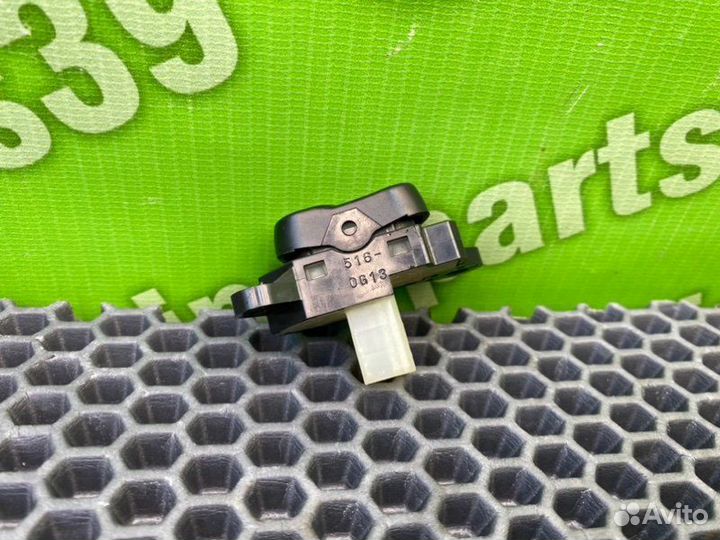 Кнопка центрального замка Mazda Mpv LW5W GY-DE 2.5