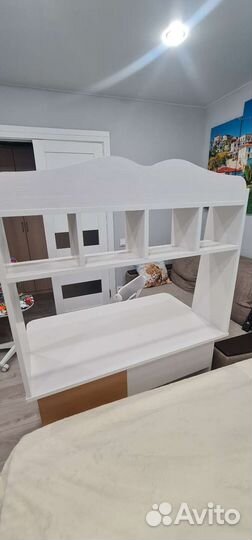 Детский письменный стол и стул