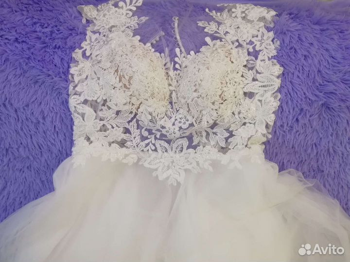 Свадебное платье со шлейфом