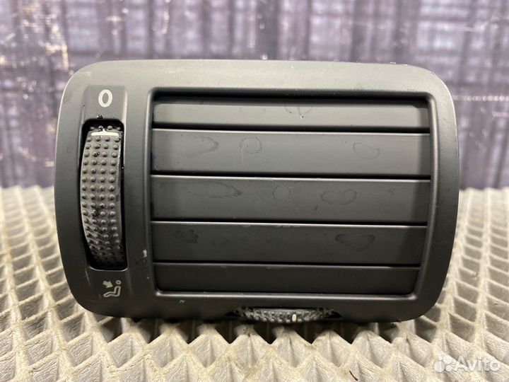 Воздуховод передний правый Volkswagen Passat