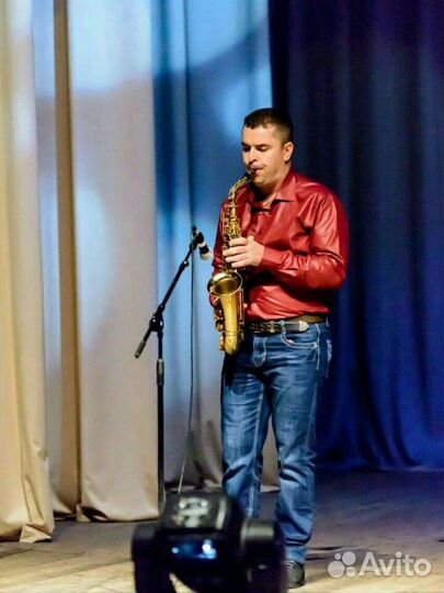 Саксофонист на мероприятие