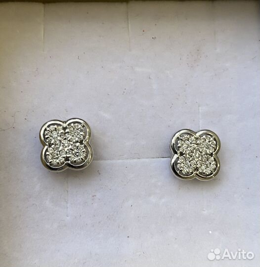 Золотые серьги пусеты с бриллиантами