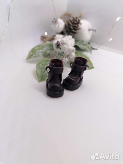 Кроссовки, сапоги и куртка для Блайз