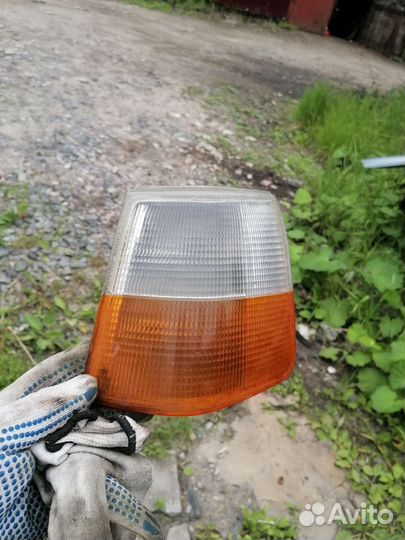 Поворотник левый Volvo 940