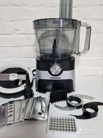 Кухонный комбайн Redmond RFP-3904