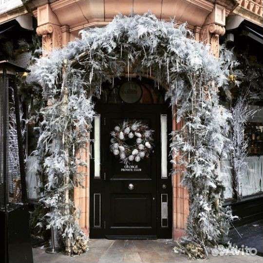 Оформление входной группы, фасада, витрины