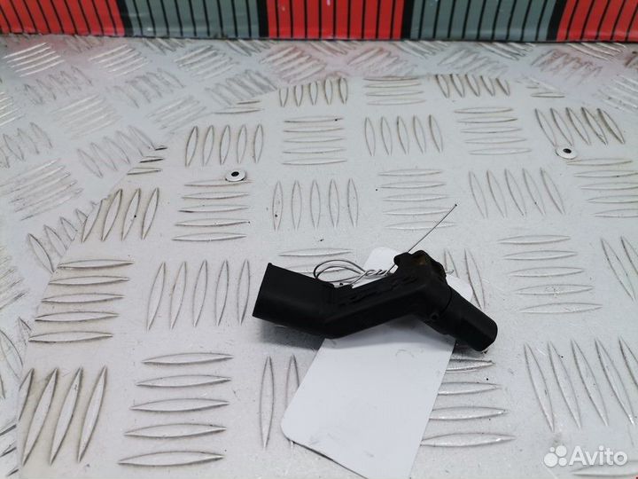 Датчик коленвала Volkswagen Golf 5 2007 68040931AB