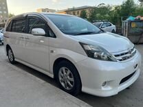 Toyota Isis 1.8 CVT, 2012, 73 500 км, с пробегом, цена 1 200 000 руб.