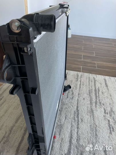 Новый радиатор охл. для toyota lc 200 4,5D 1vdftv