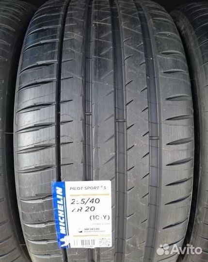 Michelin Pilot Sport 4 S 265/40 R20 и 295/35 R20 105Y