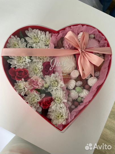 Сердце с цветами и сладостями (в наличии )