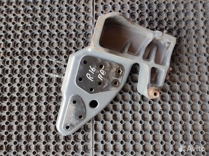 5010574625 Кронштейн торсиона правый