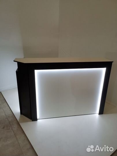 Стойка ресепшен