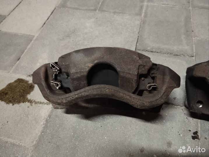 Суппорт передний пара Mazda 3 bm