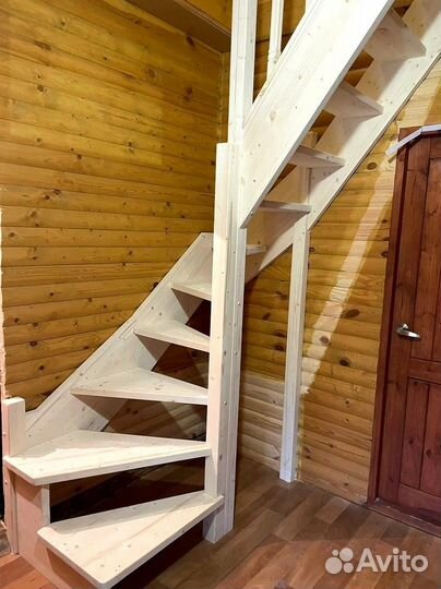 Лестница в дом на заказ (сосна)