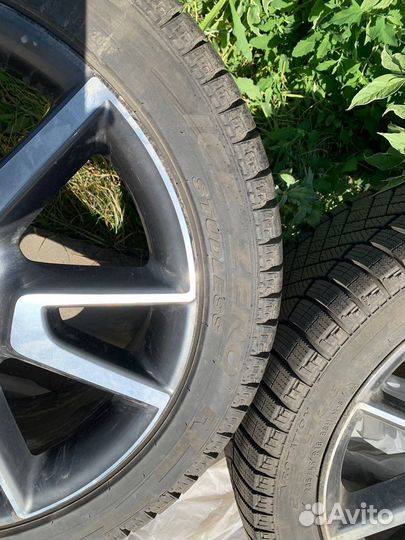 Pirelli Ice Zero 235/45 R18 98