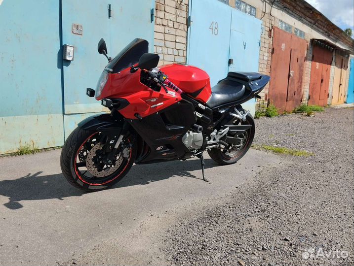 Хюсунг GT650R