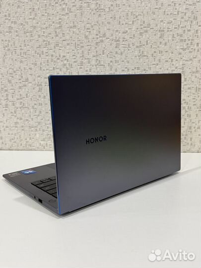 Заряженный Honor MagicBook