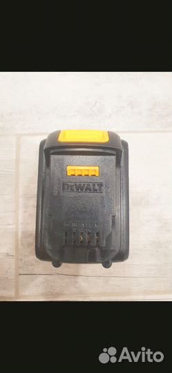 Зарядное устройство и аккумулятор Dewalt