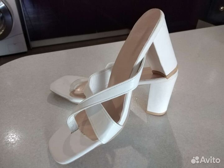 Босоножки новые