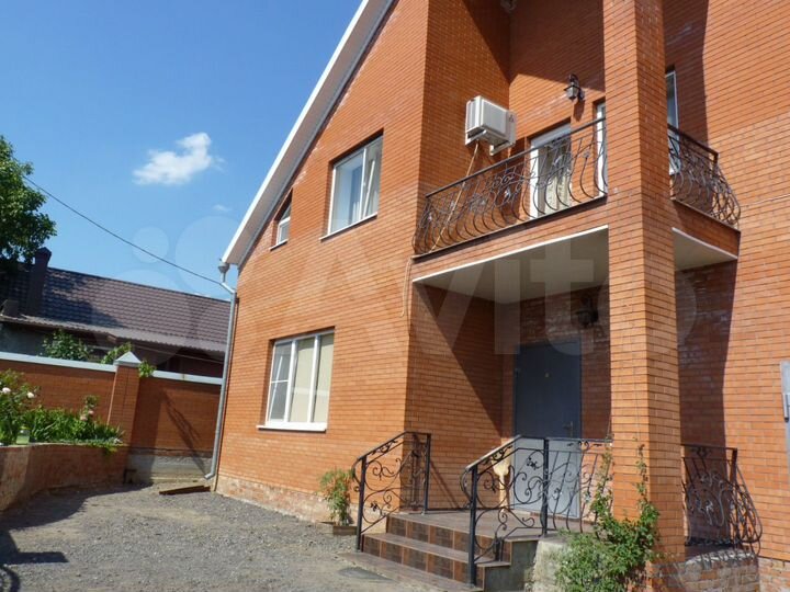 Дом 180 м² на участке 5 сот.