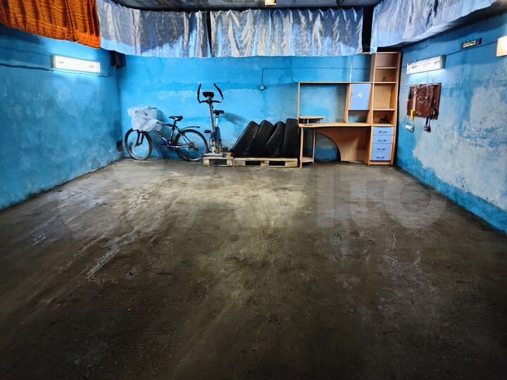 Гараж, > 30 м²