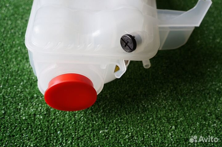 Бачок расширительный Range Rover L322 - LR023077