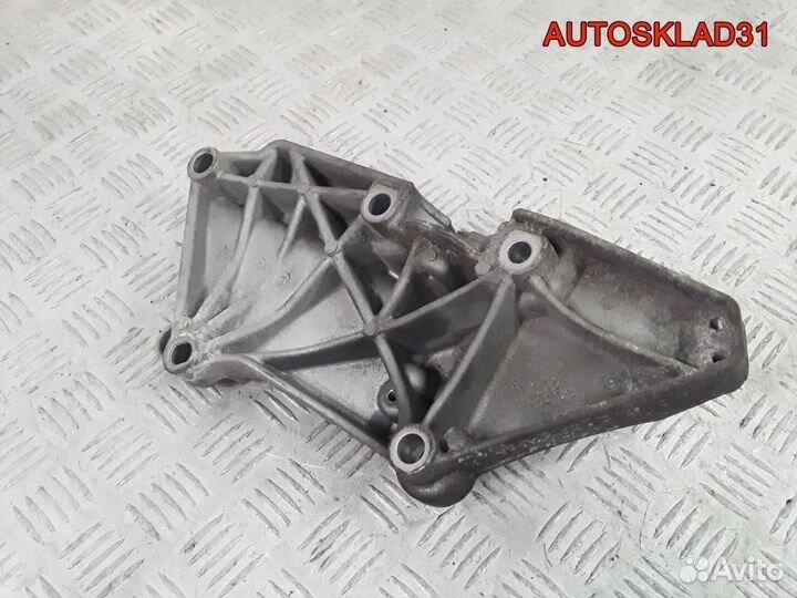 Кронштейн генератора Renault Megane 2 8200100148