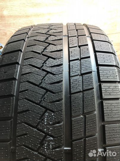 Triangle PL02 295/35 R21 107V