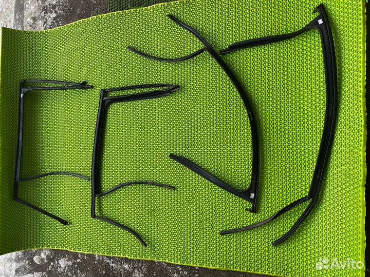 Уплотнитель стекла для VW Tiguan 2016-2024