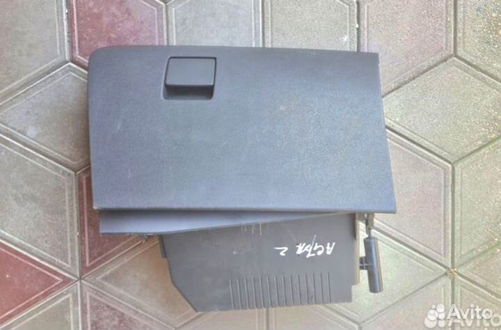 Бардачок на Opel Astra H