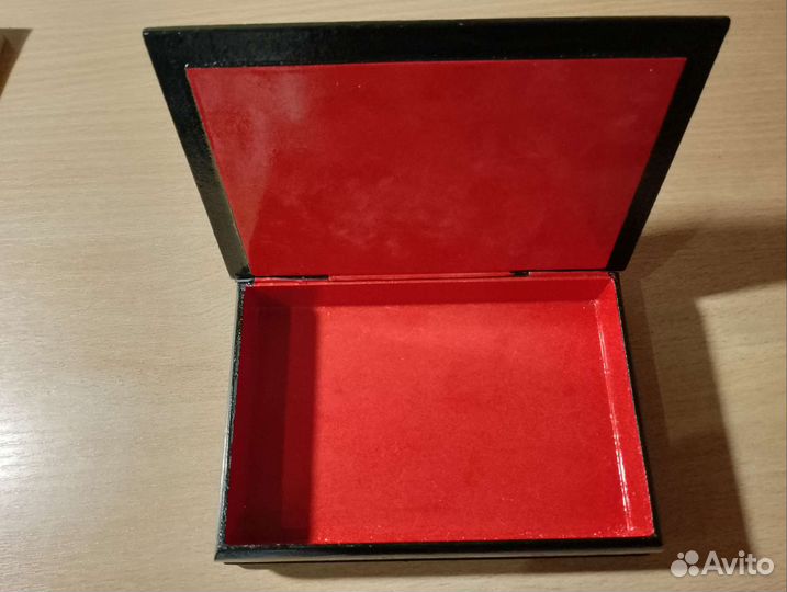 Шкатулка лаковая