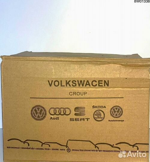 Воздушный фильтр Volkswagen 8W0133843A