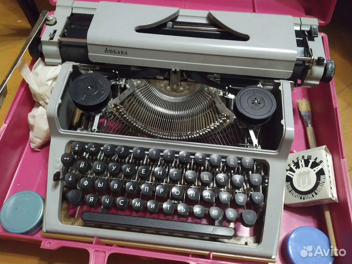 Печатная пишущая машинка 1991 года