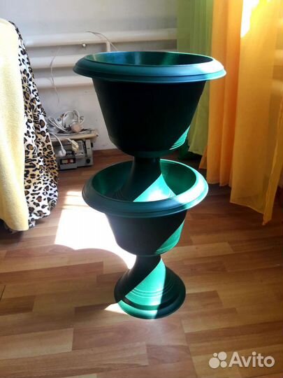 Большой цветочный горшок