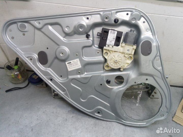 Стеклоподъемник задний левый Ford Focus 2