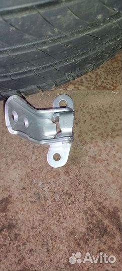 Петли от Toyota Corolla